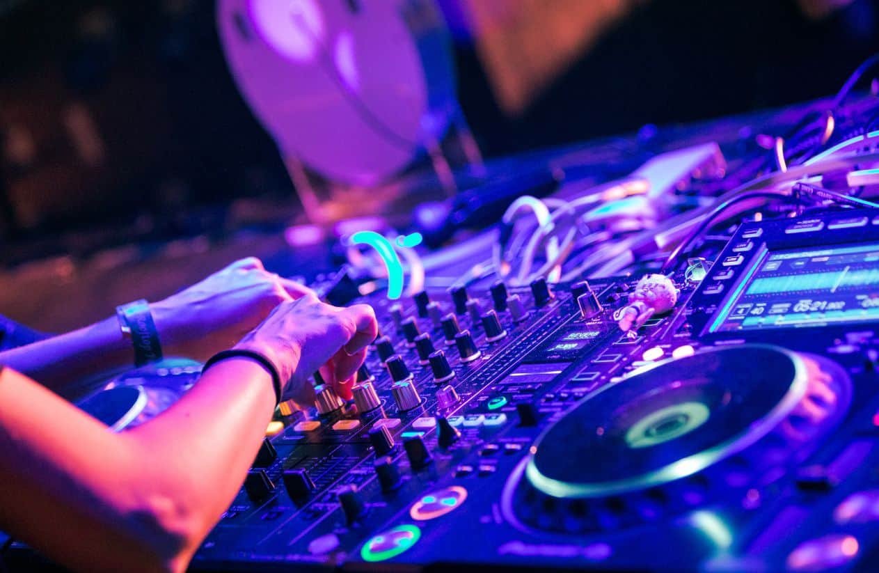Guide-to-Hiring-a-DJ-for-Your-Event